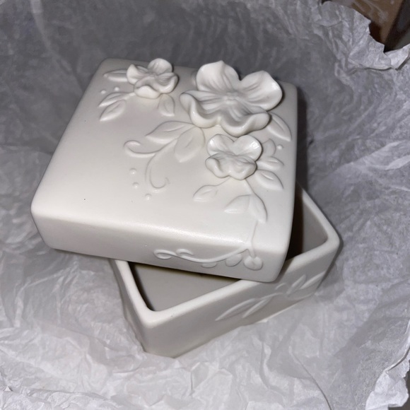 NEW: White Jewelry Box - Picture 3 of 3